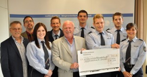 Scheckübergabe polizei