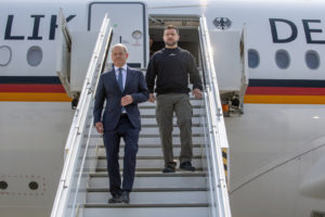 Selenskyj und Scholz flogen zusammen zur NATO-Air-Base nach Geilenkirchen