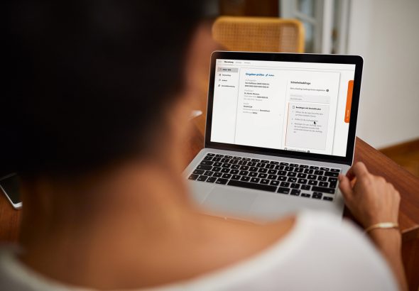 Laptop_Online_Banking